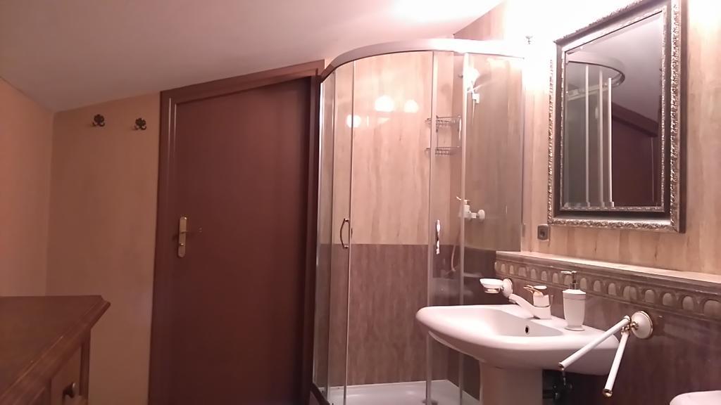 Villa Podkowa ポトコバ・レシナ エクステリア 写真