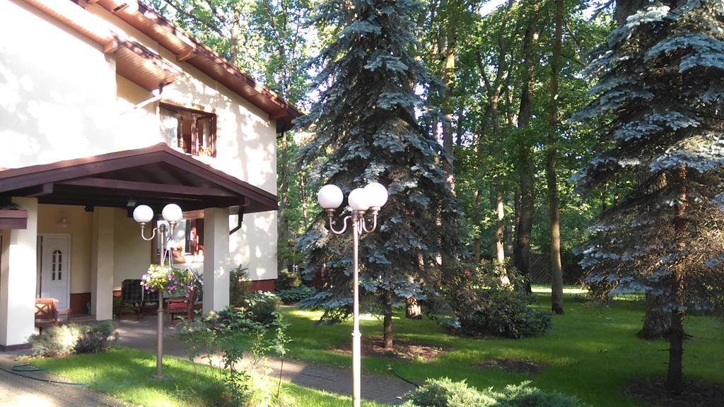 Villa Podkowa ポトコバ・レシナ エクステリア 写真